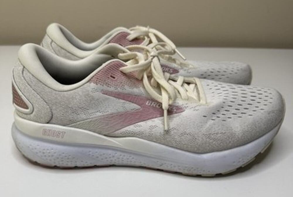 Brooks Ghost 16 Running Shoe Womens 11 Cream Mesh 1204071B136 Low Lace Up